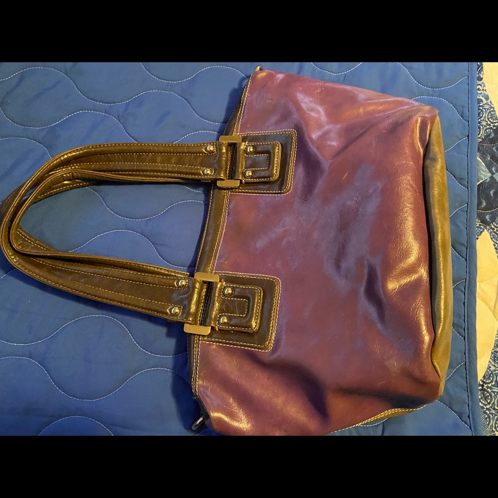 Guess Purse - Picture 8 of 14